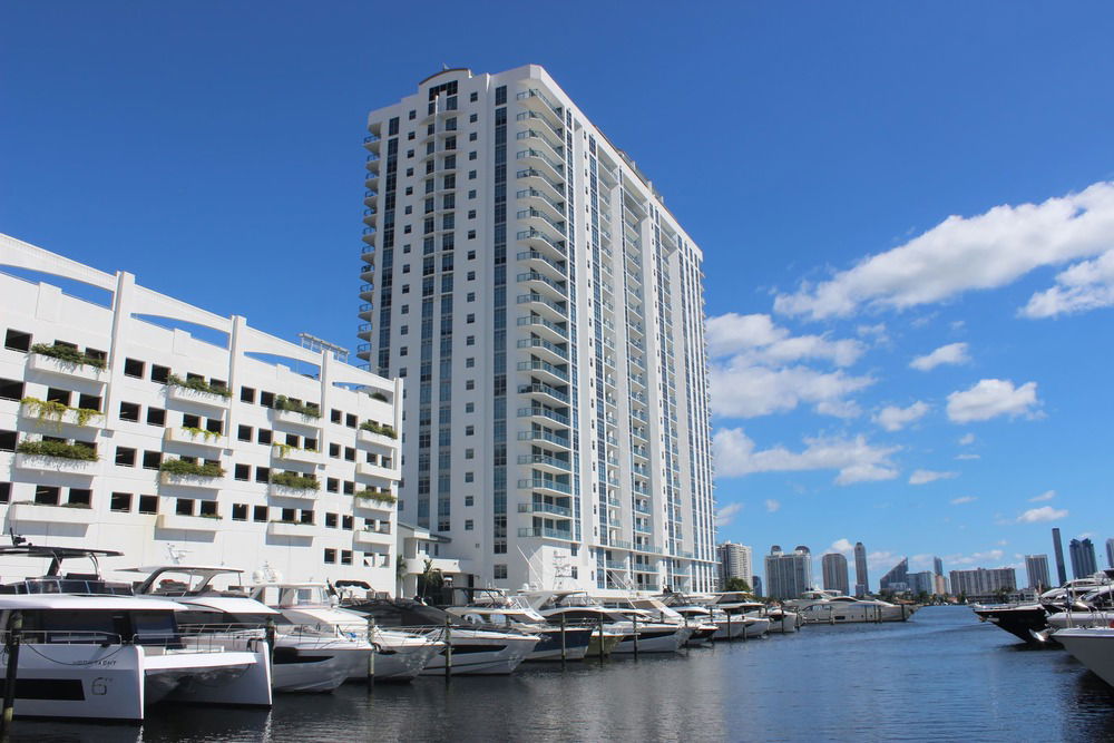 Marina Palms Yacht and Residences  photo 2